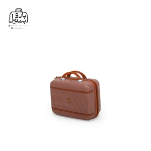 تصویر اختصاصی از کیف آرایشی چمدان تیتان‌ پلورا در رنگ کالباسی