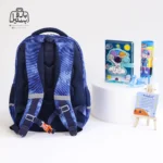 تصویر اختصاصی از نمای پشتی کوله پشتی مدرسه baotiankeda در طرح فضانورد در رنگ سرمه ای