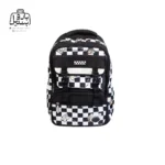 تصویر اختصاصی از نمای جلوی کوله پشتی مدرسه کریس بلا 1027 در طرح چهارخونه در رنگ مشکی