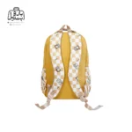 تصویر اختصاصی از نمای پشتی کوله پشتی مدرسه کریس بلا 1027 در طرح چهارخونه در رنگ خردلی