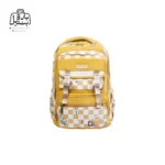 تصویر اختصاصی از نمای جلوی کوله پشتی مدرسه کریس بلا 1027 در طرح چهارخونه در رنگ خردلی