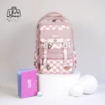 تصویر اختصاصی از نمای جلوی کوله پشتی مدرسه کریس بلا 1027 در طرح چهارخونه در رنگ صورتی