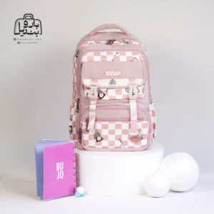 تصویر اختصاصی از نمای جلوی کوله پشتی مدرسه کریس بلا 1027 در طرح چهارخونه در رنگ صورتی