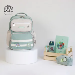 تصویر اختصاصی از نمای جلوی کوله پشتی مدرسه کریس بلا 5003 در طرح رنگین کمان در رنگ سبز