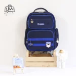 تصویر اختصاصی از نمای جلوی کوله پشتی مدرسه کریس بلا 5004 در طرح فضانورد در رنگ سرمه ای