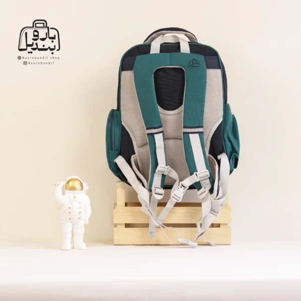 تصویر اختصاصی از نمای پشتی کوله پشتی مدرسه کریس بلا 5004 در طرح فضانورد در رنگ سبز