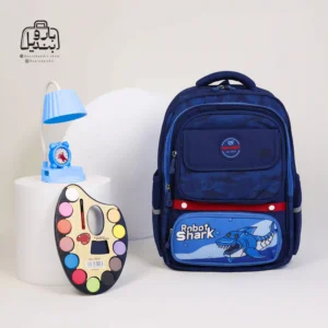 تصویر اختصاصی از نمای جلوی کوله پشتی مدرسه سان ایت 0253 در طرح کوسه در رنگ سرمه ای