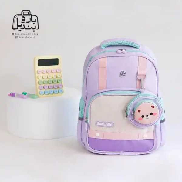 تصویر اختصاصی از نمای جلوی کوله پشتی مدرسه سان ایت 0279 در طرح گربه در رنگ بنفش