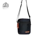 تصویر اختصاصی از نمای جلوی کیف دوشی ولنتیر کد 1821-02 در رنگ مشکی
