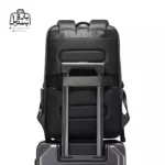 تصویر اختصاصی از قابلیت اتصال به دستهٔ چمدان جلوی کوله بنج کد 2952 در رنگ مشکی