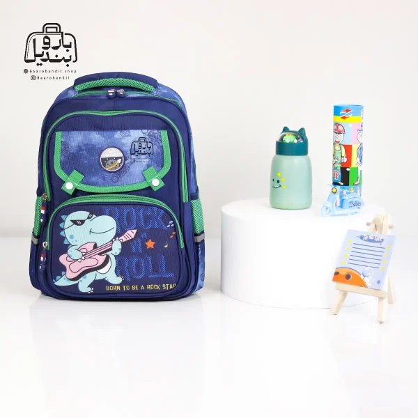 تصویر اختصاصی از نمای جلوی کوله پشتی مدرسه baotiankeda در طرح فضانورد در رنگ سبز سرمه ای