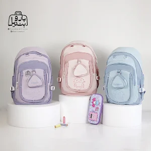 تصویر اختصاصی از نمای جلوی کوله پشتی مدرسه ingenium کد ۰۰۰۹ در رنگ صورتی یاسی آبی