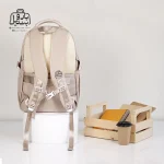 تصویر اختصاصی از نمای پشتی کوله پشتی مدرسه لاتین شیپ ۱۷۰۱ در رنگ کرم