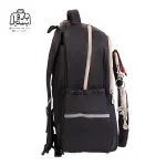 تصویر اختصاصی از نمای کناری کوله پشتی مدرسه لاتین شیپ ۸۲۰۲۶ در رنگ مشکی