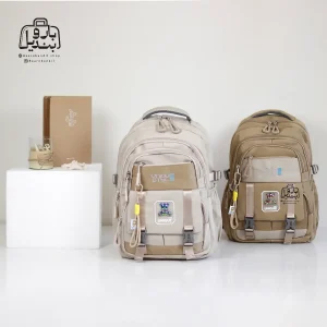 تصویر اختصاصی از نمای جلوی کوله پشتی مدرسه یونیک ۱۰۱۱ در رنگ کرم شکلاتی