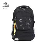 تصویر اختصاصی از نمای جلوی کوله پشتی مدرسه یونیک ۱۰۳۳ در رنگ مشکی