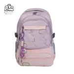 تصویر اختصاصی از نمای جلوی کوله پشتی مدرسه یونیک ۱۰۳۳ در رنگ یاسی