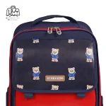 تصویر اختصاصی از جزئیات کوله پشتی مدرسه زاندی ۱۱۸۷ در رنگ قرمز