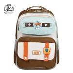 تصویر اختصاصی از نمای جلوی کوله پشتی مدرسه زاندی ۱۲۲۶ در رنگ شکلاتی