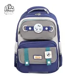 تصویر اختصاصی از نمای جلوی کوله پشتی مدرسه زاندی ۱۲۲۶ در رنگ سرمه‌ای