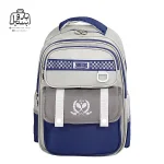 تصویر اختصاصی از نمای جلوی کوله پشتی مدرسه زاندی ۱۲۲۷ در رنگ سرمه‌ای