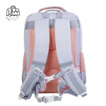 تصویر اختصاصی از نمای پشتی کوله پشتی مدرسه زاندی ۱۲۵۳ در رنگ آبی روشن