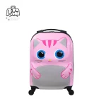 تصویر اختصاصی از نمای جلوی چمدان بچگانه گربه در رنگ صورتی