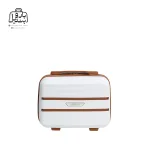 تصویر اختصاصی از نمای جلوی چمدان تیتان پلورا ونیز کیف ارایشی در رنگ سفید