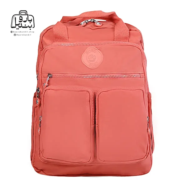 تصویر اختصاصی از نمای جلوی کناری کوله‌پشتی بنج کد ۱۸۵۳ در رنگ گلبهی