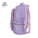 تصویر اختصاصی از نمای کناری کوله‌پشتی مدرسه کرومی کد ۷۰۹۰ در رنگ یاسی