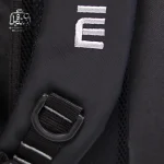 تصویر اختصاصی از جزئیات کوله‌پشتی ام آی کد ۱۷۸۰ در رنگ مشکی