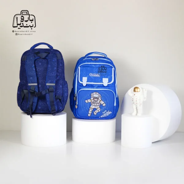 تصویر اختصاصی از نمای پشتی کوله‌پشتی مدرسه کریس‌بلا کد ۵۰۰۶ در رنگ سرمه‌ای آبی