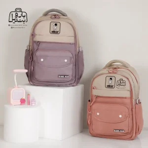 تصویر اختصاصی از نمای جلوی کوله پشتی مدرسه حاصل ۱-۱۵۱۳ در رنگ صورتی یاسی