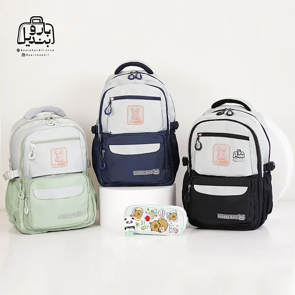 تصویر اختصاصی از نمای جلوی کوله پشتی مدرسه حاصل ۱-۱۵۱۴ در رنگ سبز مشکی سرمه‌ای