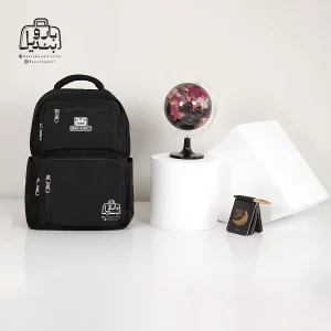 تصویر اختصاصی از نمای جلوی کوله پشتی مدرسه حاصل ۱-۱۵۱۶ در رنگ مشکی