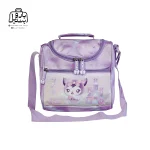 تصویر اختصاصی از نمای جلوی کوله پشتی مدرسه هونکا ۲۶۱۸ طرح کرومی در رنگ یاسی همراه با ظرف غذا