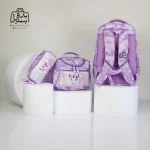 تصویر اختصاصی از نمای پشتی کوله پشتی مدرسه هونکا ۲۶۱۸ طرح کرومی در رنگ یاسی همراه با جامدادی و ظرف غذا