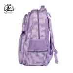 تصویر اختصاصی از نمای کناری کوله پشتی مدرسه هونکا ۲۶۱۸ طرح کرومی در رنگ یاسی