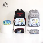 تصویر اختصاصی از نمای جلوی کوله پشتی مدرسه هونکا ۲۶۱۹ طرح دایناسور در رنگ مشکی طوسی