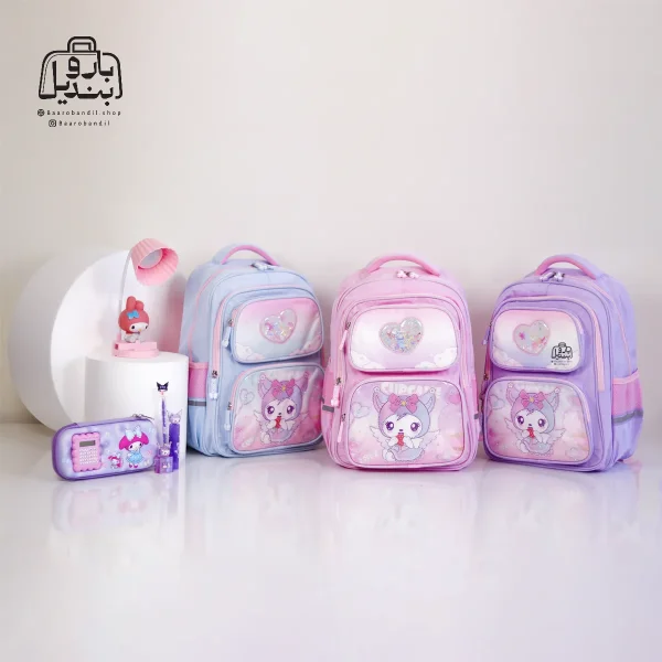 تصویر اختصاصی از نمای پشتی کوله پشتی مدرسه هونکا ۲۶۲۳ طرح کرومی در رنگ یاسی صورتی آبی روشن