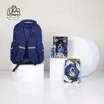 تصویر اختصاصی از نمای پشتی کوله‌پشتی مدرسه kamiqi کد ۸۲۲۱ در طرح فضانورد در رنگ سرمه‌ای