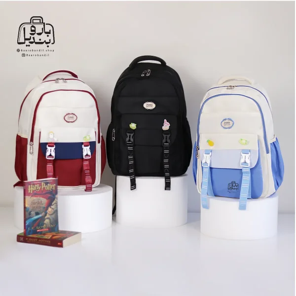 تصویر اختصاصی از نمای جلوی کوله پشتی مدرسه زاندی ۳۶۴۷ در رنگ زرشکی مشکی آبی