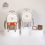 تصویر اختصاصی از نمای جلوی کوله پشتی مدرسه زاندی ۳۶۴۷ در رنگ نسکافه‌ای طوسی