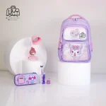 تصویر اختصاصی از نمای جلوی کوله پشتی مدرسه هونکا ۲۶۲۳ طرح کرومی در رنگ یاسی