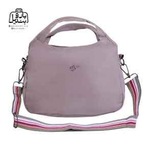 تصویر اختصاصی از نمای جلوی کیف زنانه دوشی بوبو کد ۱۸۴۰ همراه با بند در رنگ یاسی