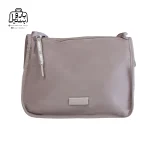 تصویر اختصاصی از نمای جلوی کیف زنانه دوشی بوبو کد ۹۸۰۵ در رنگ صورتی چرک