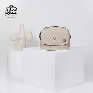 تصویر اختصاصی از نمای جلوی کیف دوشی زنانه موجیتو کد 7615 در رنگ کرمی