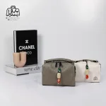 تصویر اختصاصی از نمای جلوی کیف دوشی زنانه موجیتو کد 7656 در رنگ سفید سبز