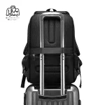 تصویر اختصاصی از قابلیت اتصال به دستهٔ چمدان کولهپشتی بنج کد ۱۸۰۷ در رنگ مشکی