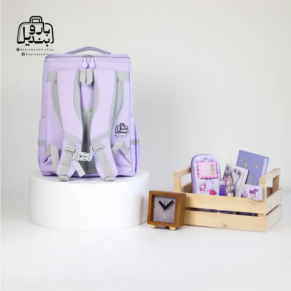 تصویر اختصاصی از نمای پشتی کوله‌پشتی مدرسه کرومی کد ۹۹۹ در رنگ یاسی